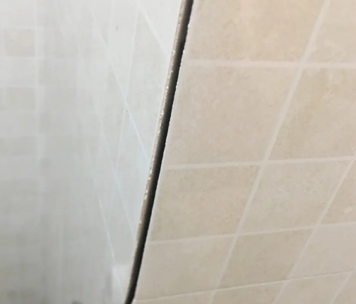 霍邱瓷砖空鼓维修公司分享阳台瓷砖脱落的修复过程可以分为以下几个步骤