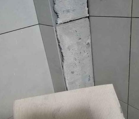 霍邱瓷砖空鼓维修公司分享下厨房瓷砖脱落的补救措施。